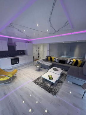 Knightsbridge 2 bedroom apartment overlooking Harrods